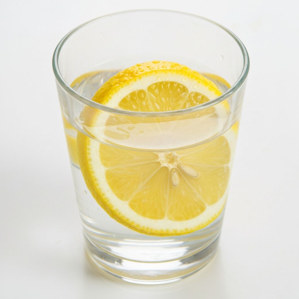 Air dengan lemon hidrasi alami